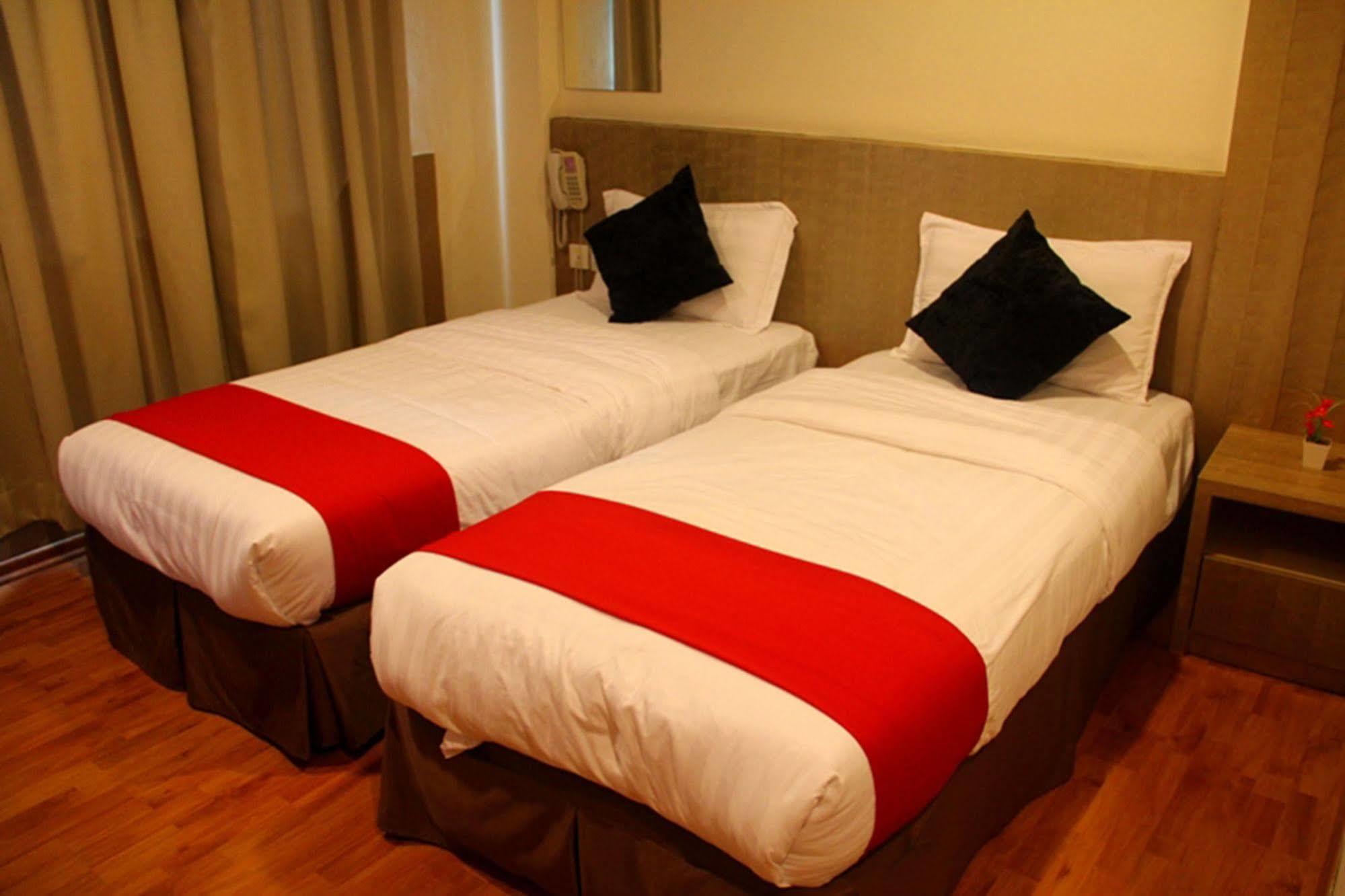 906 Hotel Melaka Raya Exterior photo