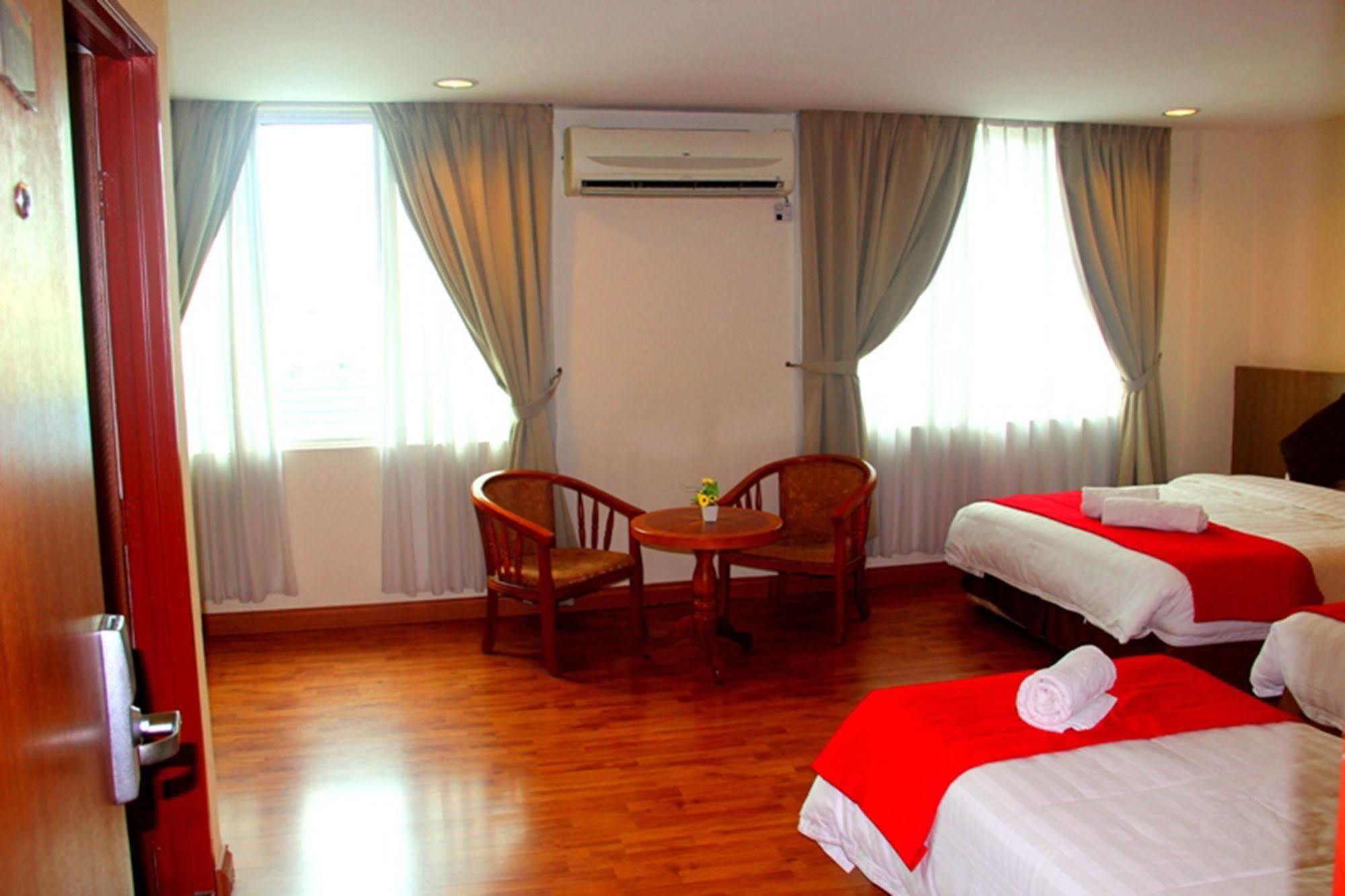 906 Hotel Melaka Raya Exterior photo
